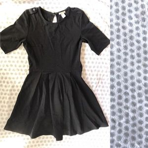 Short sleeved black dress - medium